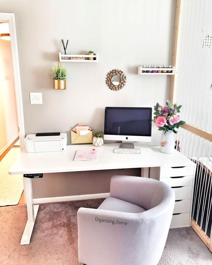 10 Cute Desk Decor Ideas For The Ultimate Work Space #decor_on_desk   Apartment decorating on a budget, Home office design, Cute desk decor