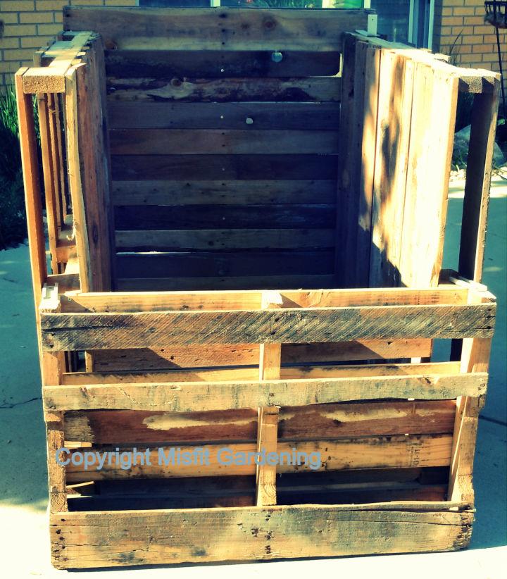 Build A Compost Bin Out Of Pallets