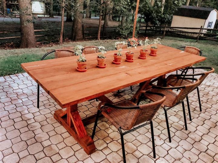 Build an Outdoor Farmhouse Table