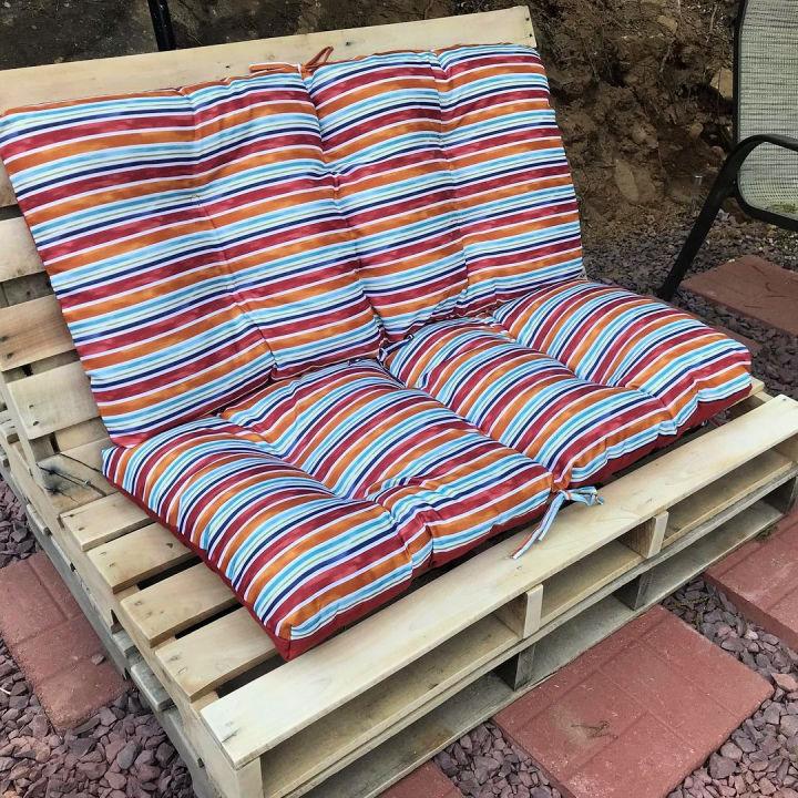 Cool Pallet Bench