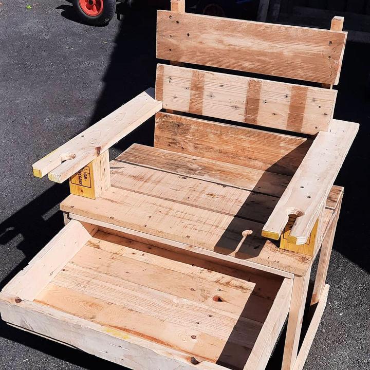 Cool Pallet Chair For Kids