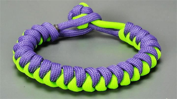 How to make an adjustable paracord bracelet - Paracord guild  Paracord  bracelet patterns, Paracord bracelet tutorial, Paracord bracelet  instructions