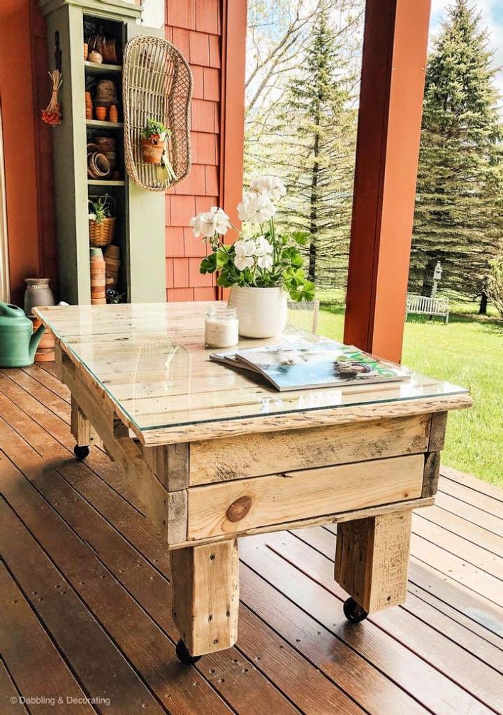 DIY Mobile Pallet Coffee Table