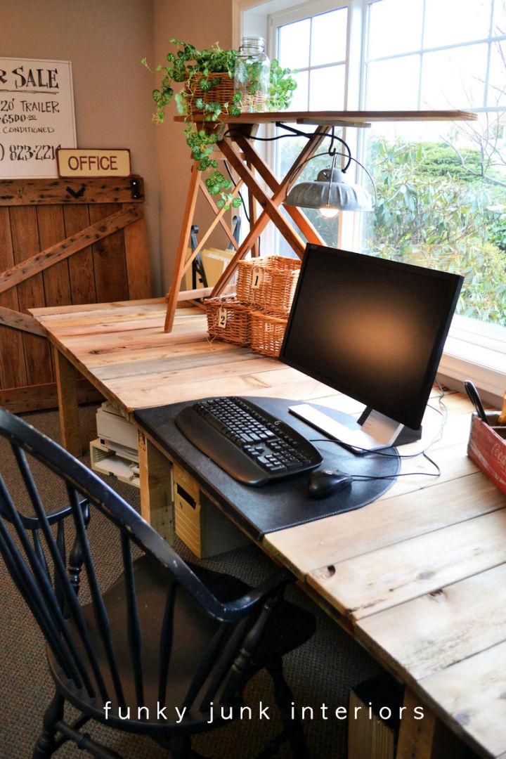 DIY Pallet Farm Table Desk