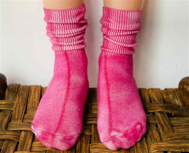 DIY Pink Tie Dye Socks