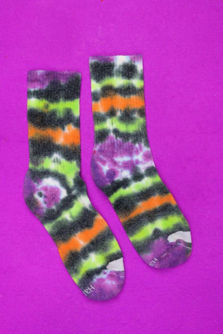 DIY Tie Dye Socks for Halloween