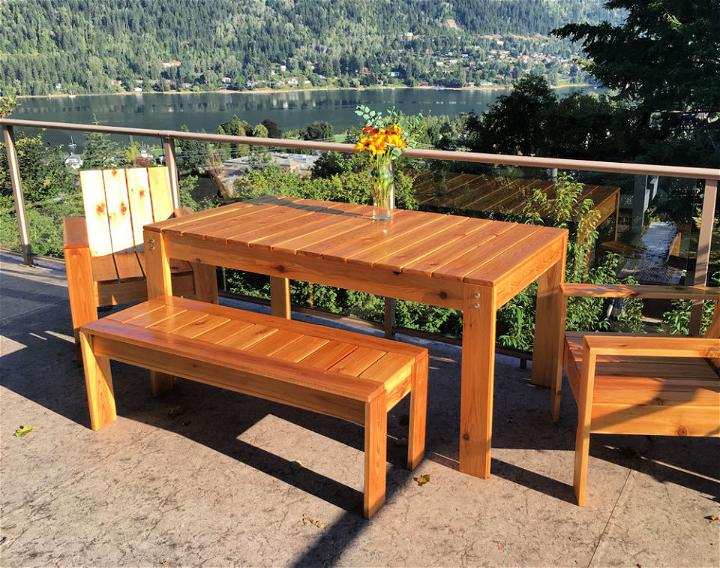 Mesa de comedor al aire libre de madera de bricolaje