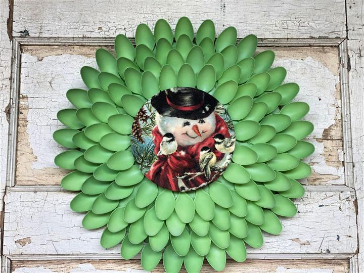 DIY Wreath Using Plastic Spoons