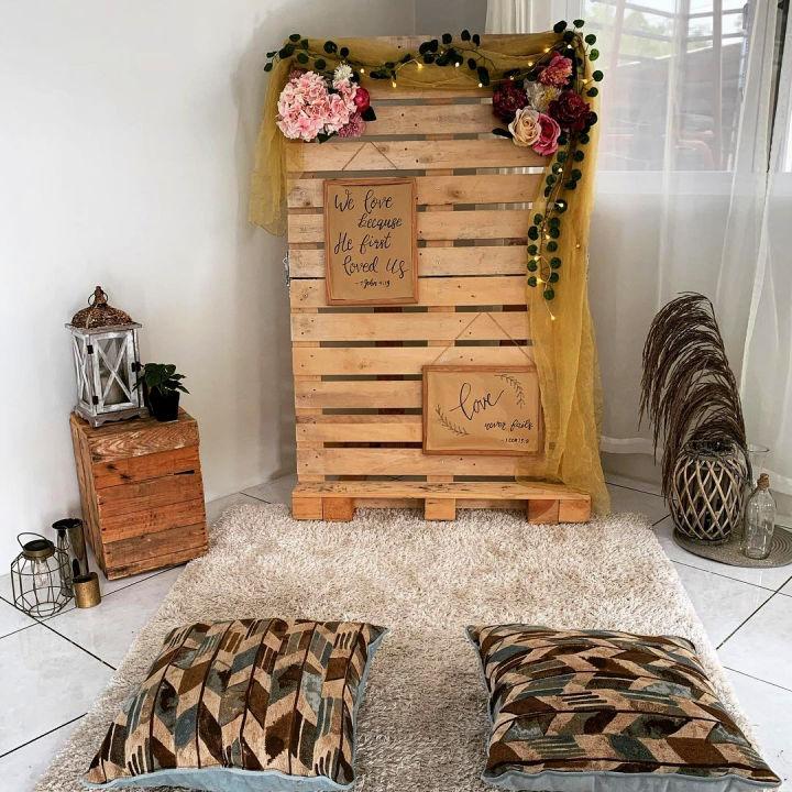 Easy Pallet Backdrop For Wedding