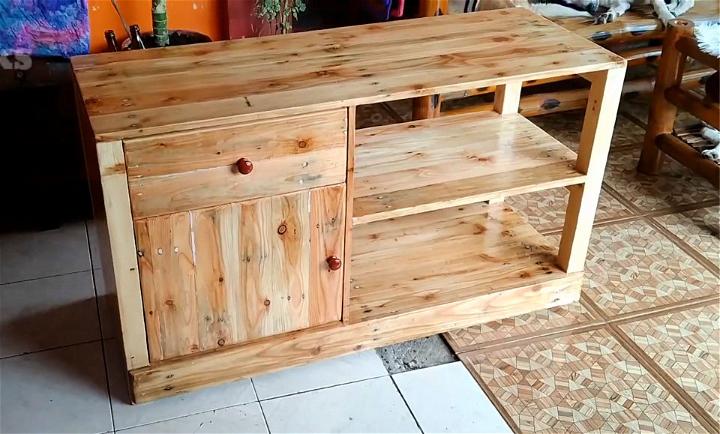 Easy Pallet TV Stand Instructions