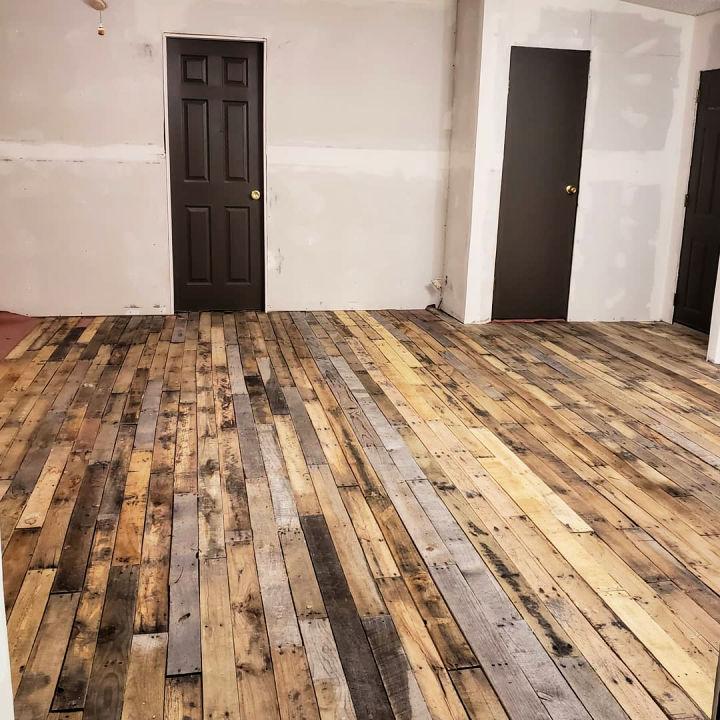 Farmhouse Look Pallet Floor