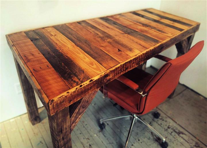 How To Make A Pallet Desk 1