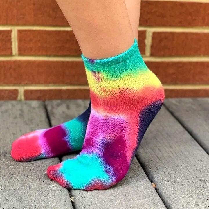 How to Make Tie Dye Socks