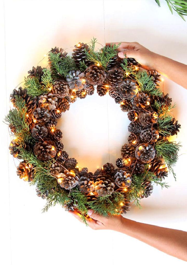 How to Make an Pinecone Wreath