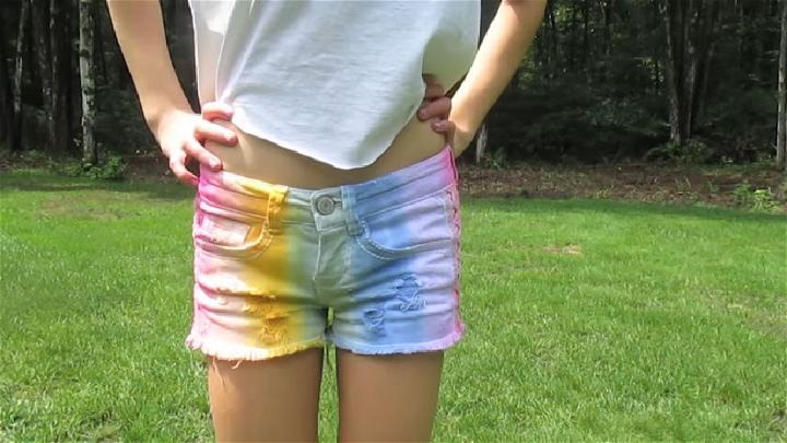 How to Tie Dye Shorts