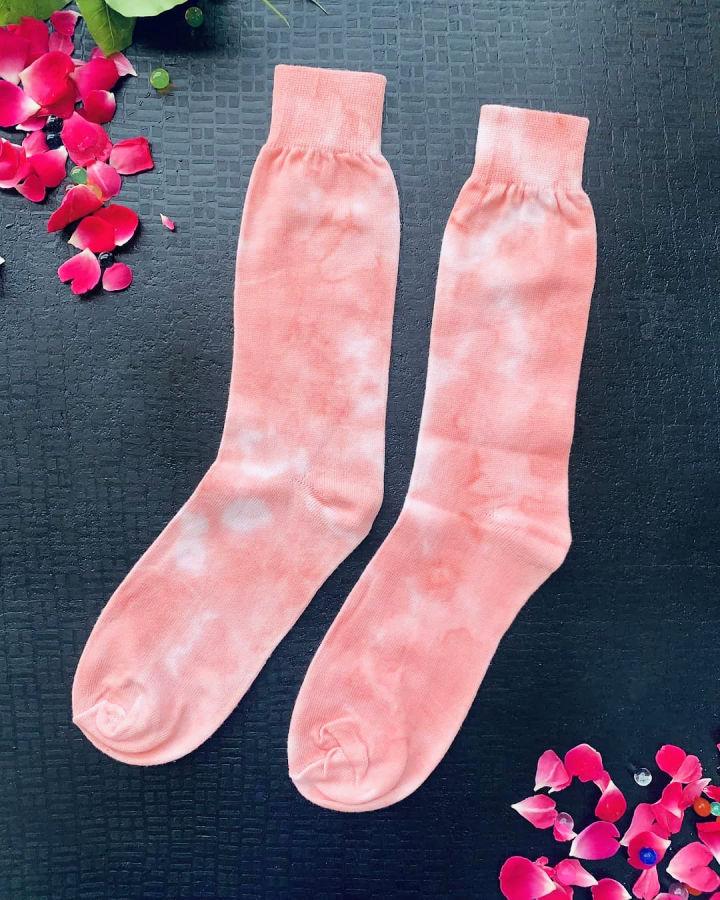 How to Tie Dye Socks