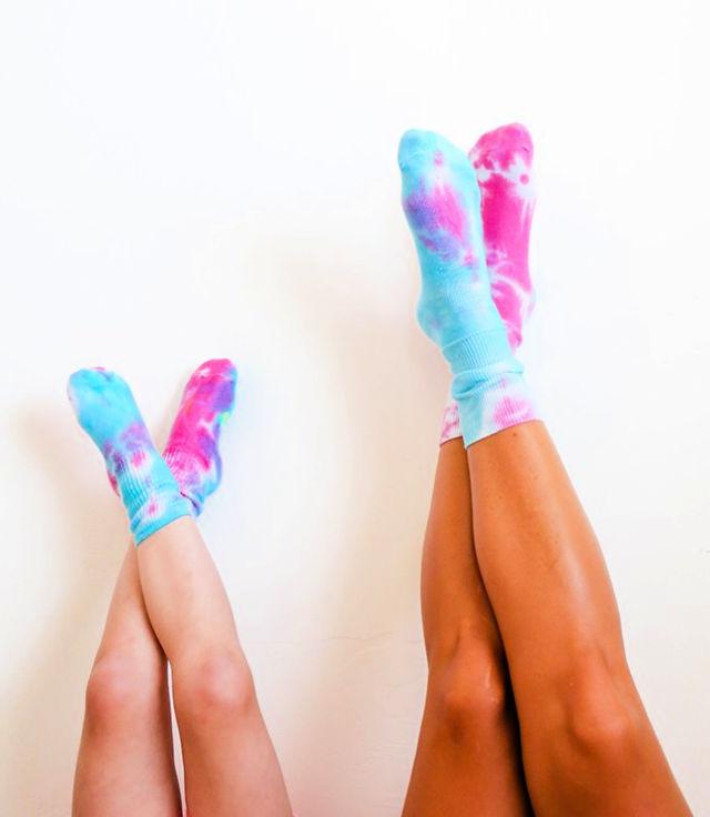 How to Tie Dye Socks at Home