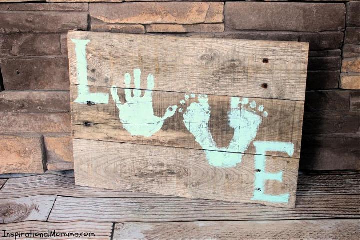 Love Pallet Sign