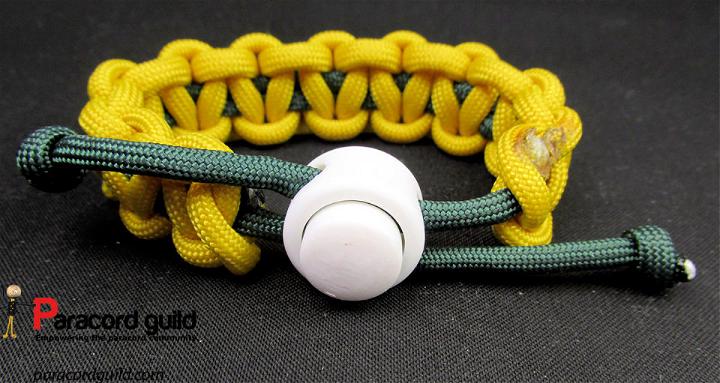 Make An Adjustable Paracord Bracelet