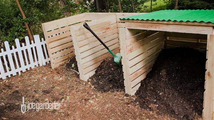 Make Compost Bin For Free Using Shipping Pallets