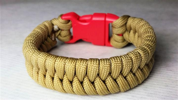 Making Fishtail Paracord Bracelet