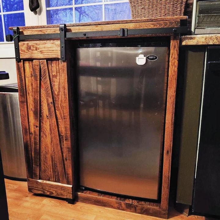 Gabinete de paletas con soporte para mini refrigerador