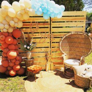 20 Wood Pallet Backdrop Ideas To Get Rustic Appeal - Blitsy