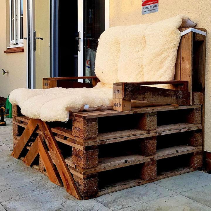 Pallet Chair From 10 Pallets
