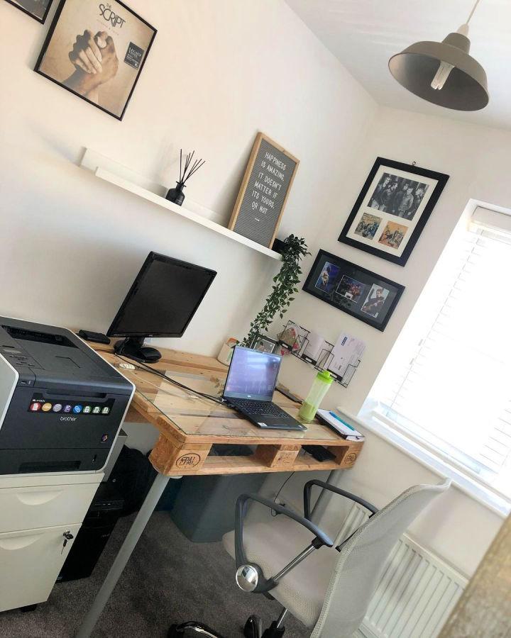 Pallet Desk For Office Space