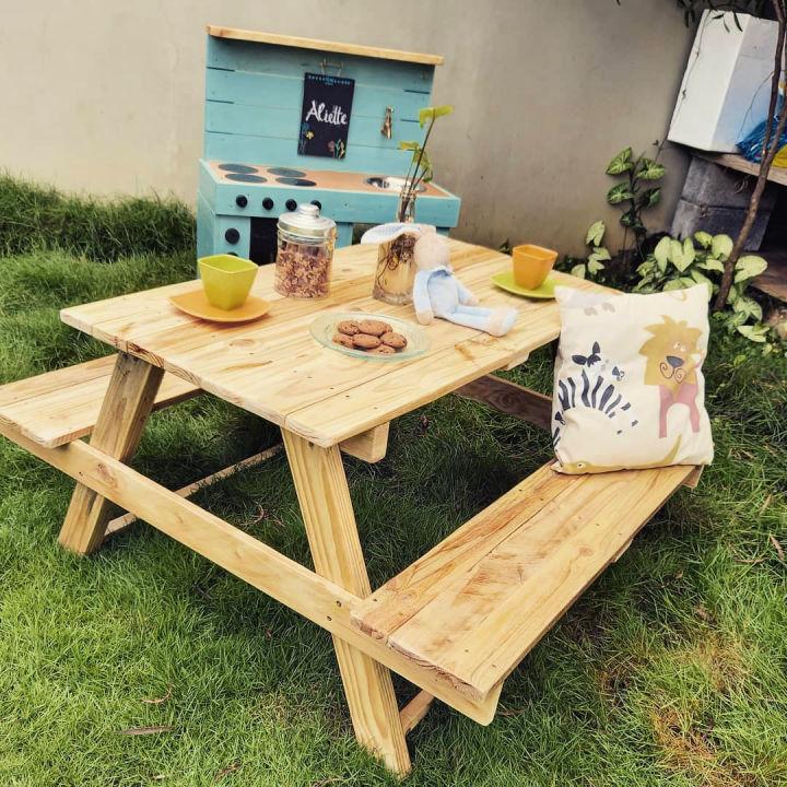 Pallet Toddler Table