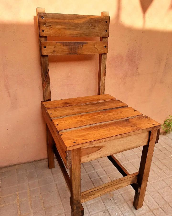 Diseño de silla de madera de palet