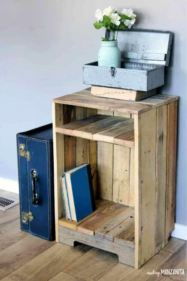 Pallet Wood Side Table With Rustic Style 1