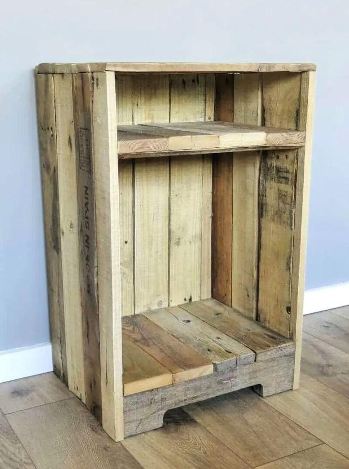 Pallet Wood Side Table With Rustic Style
