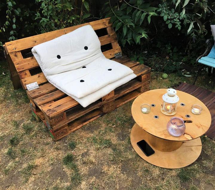 Recycle Pallets Into Bench