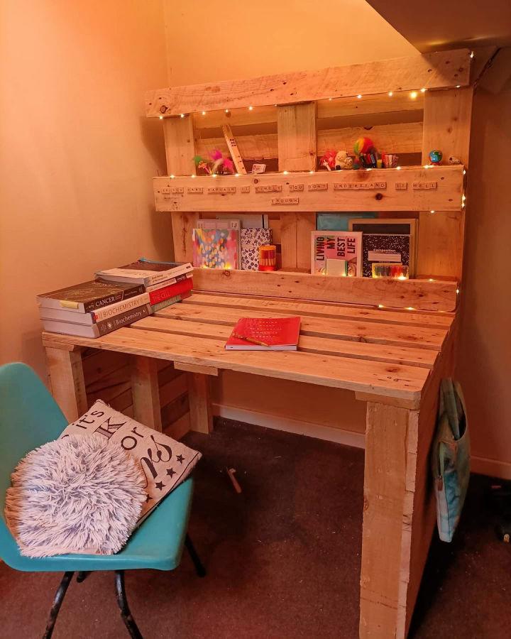 Rustic Pallet Study Table