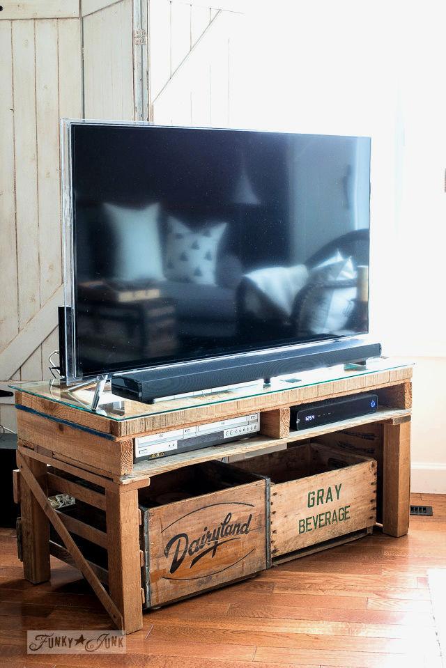 20 Diy Pallet Tv Stand Plans And Ideas Blitsy