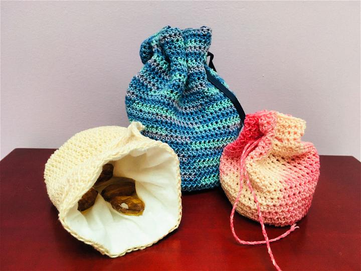Simple Crochet Dice Bag with Lining