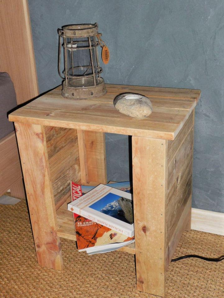 Simple Pallet Bedside Table