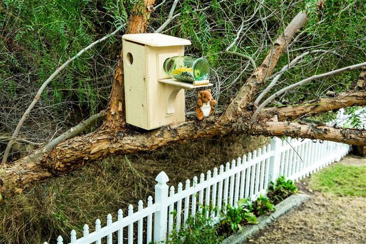 Squirrel Nesting Box for Backyard