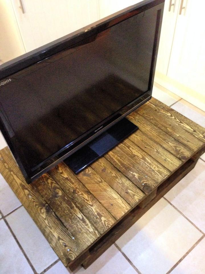 TV Stand Made Out Of Pallets