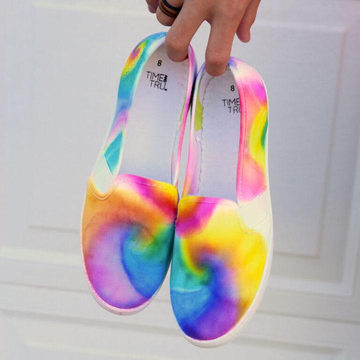 Tie Dye Shoes Using Sharpies and Alcohol