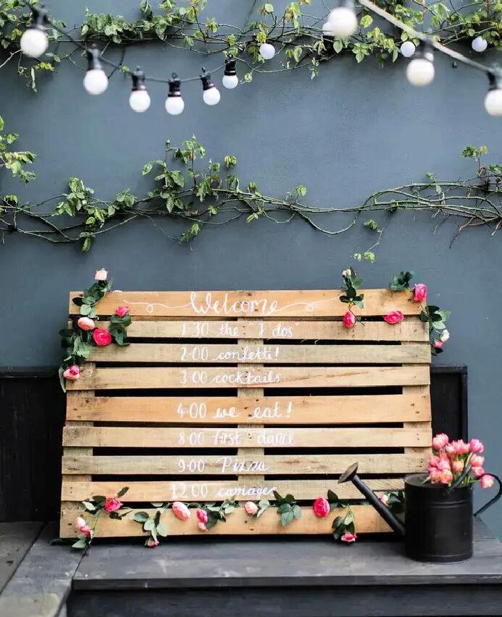 DIY Wedding Sign on Wooden Pallet