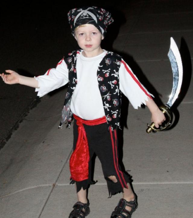 Easy DIY Pirate Halloween Costume