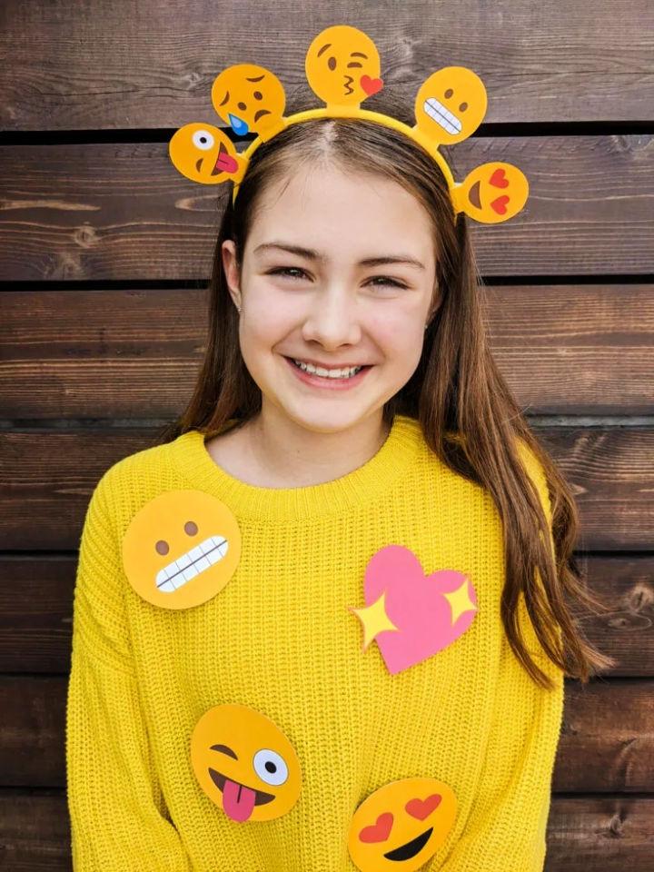 Easy Emoji Halloween Costume For Girls