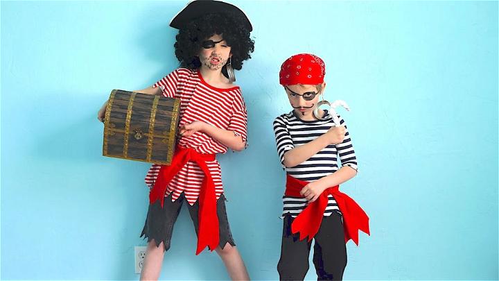 How to Make Pirate Costumes