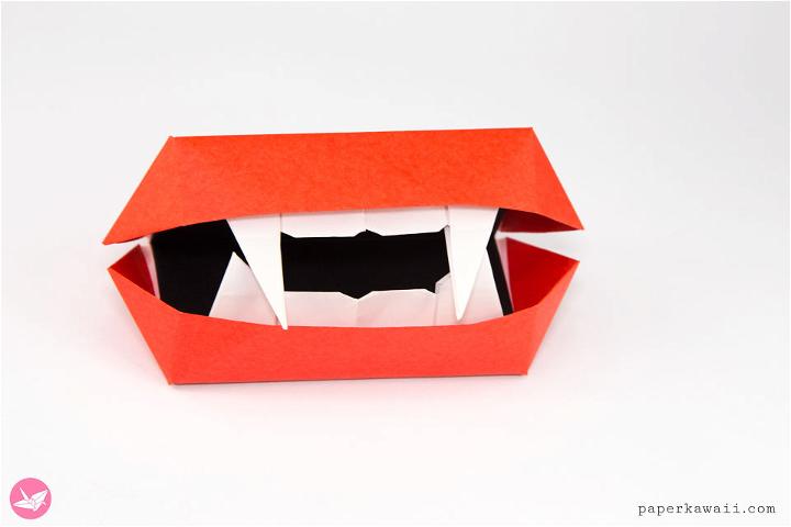 Moving Origami Vampire Mouth Toy