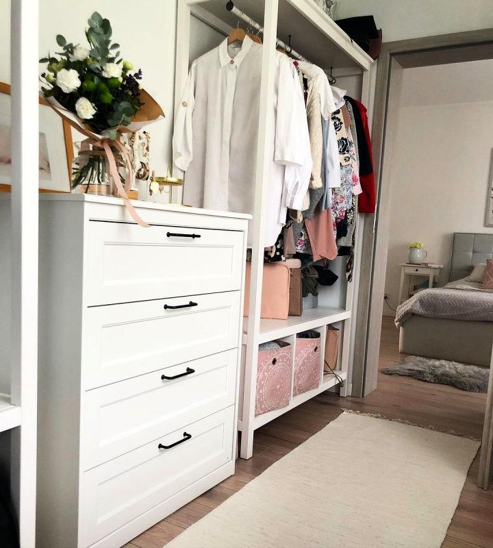 White Walkin Closet Organization