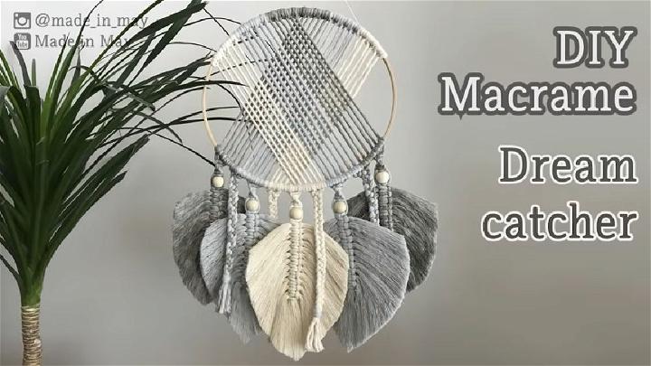 Awesome DIY Macrame Dreamcatcher