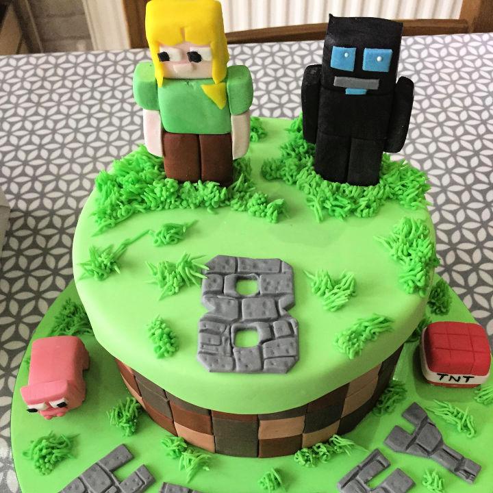 Easy Round Minecraft Cake