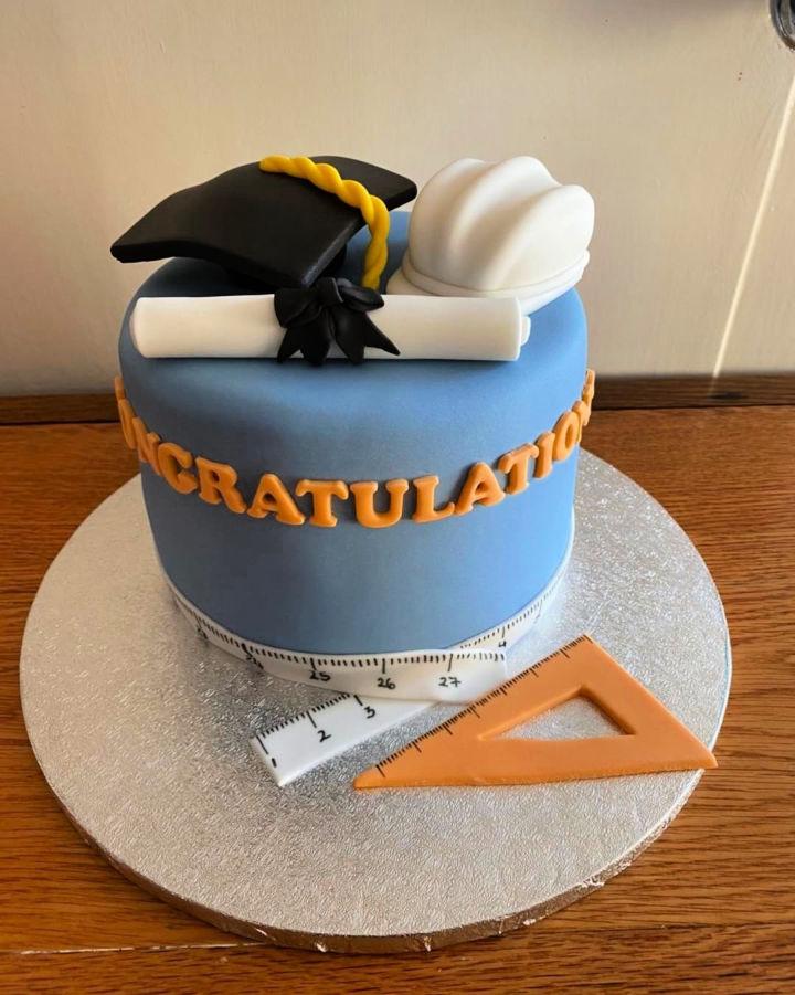 Small Graduation Cap Cake